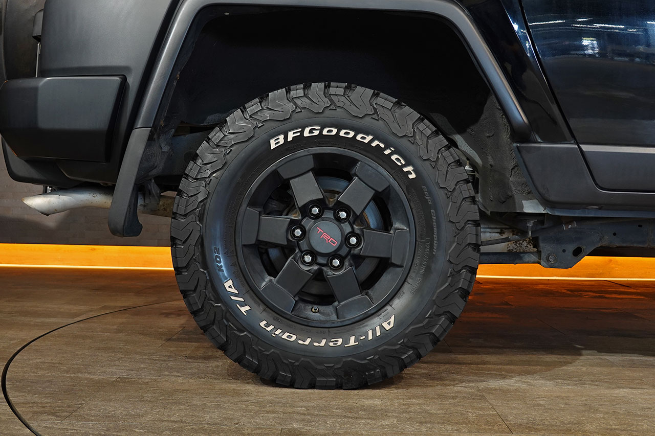 
2010 Toyota FJ Cruiser – 1GR-FE 4.0L V6 – 5-Speed Automatic – 4WD – Black / White Roof – 123,274 km – Arriving Colmar full									