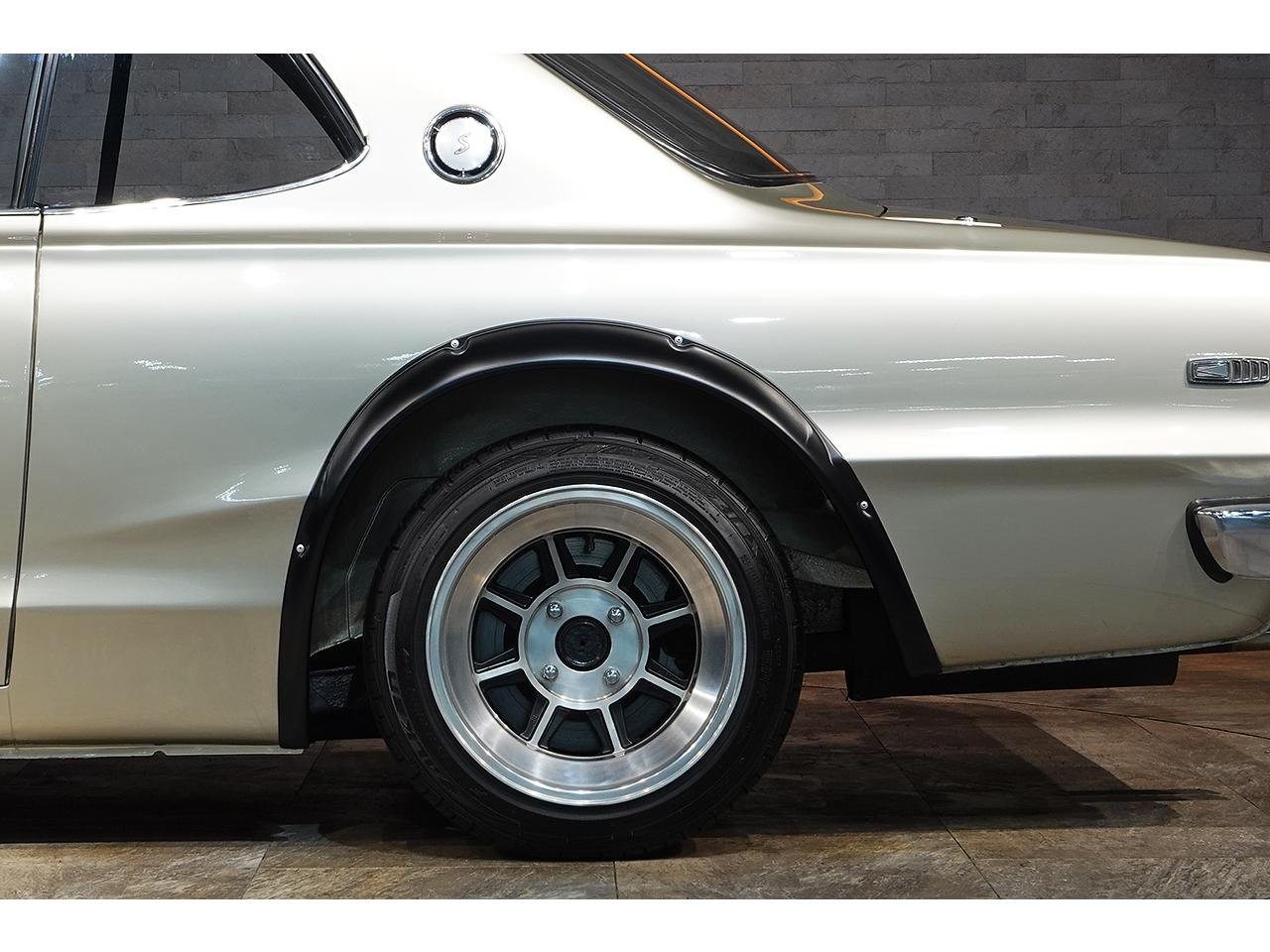 
								1971 NISSAN SKYLINE HAKOSUKA 2000 GTR full									