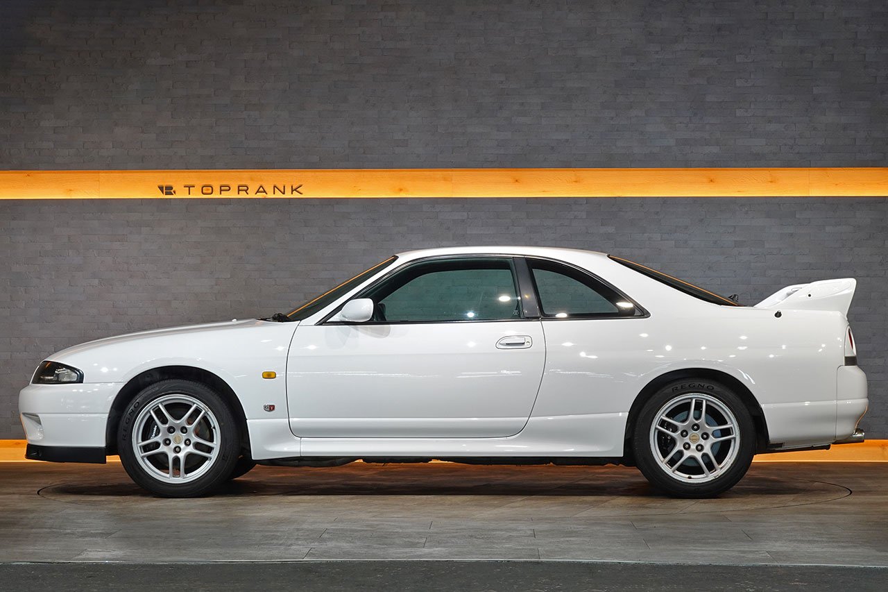 
1995 Nissan Skyline R33 GT-R Vspec full									