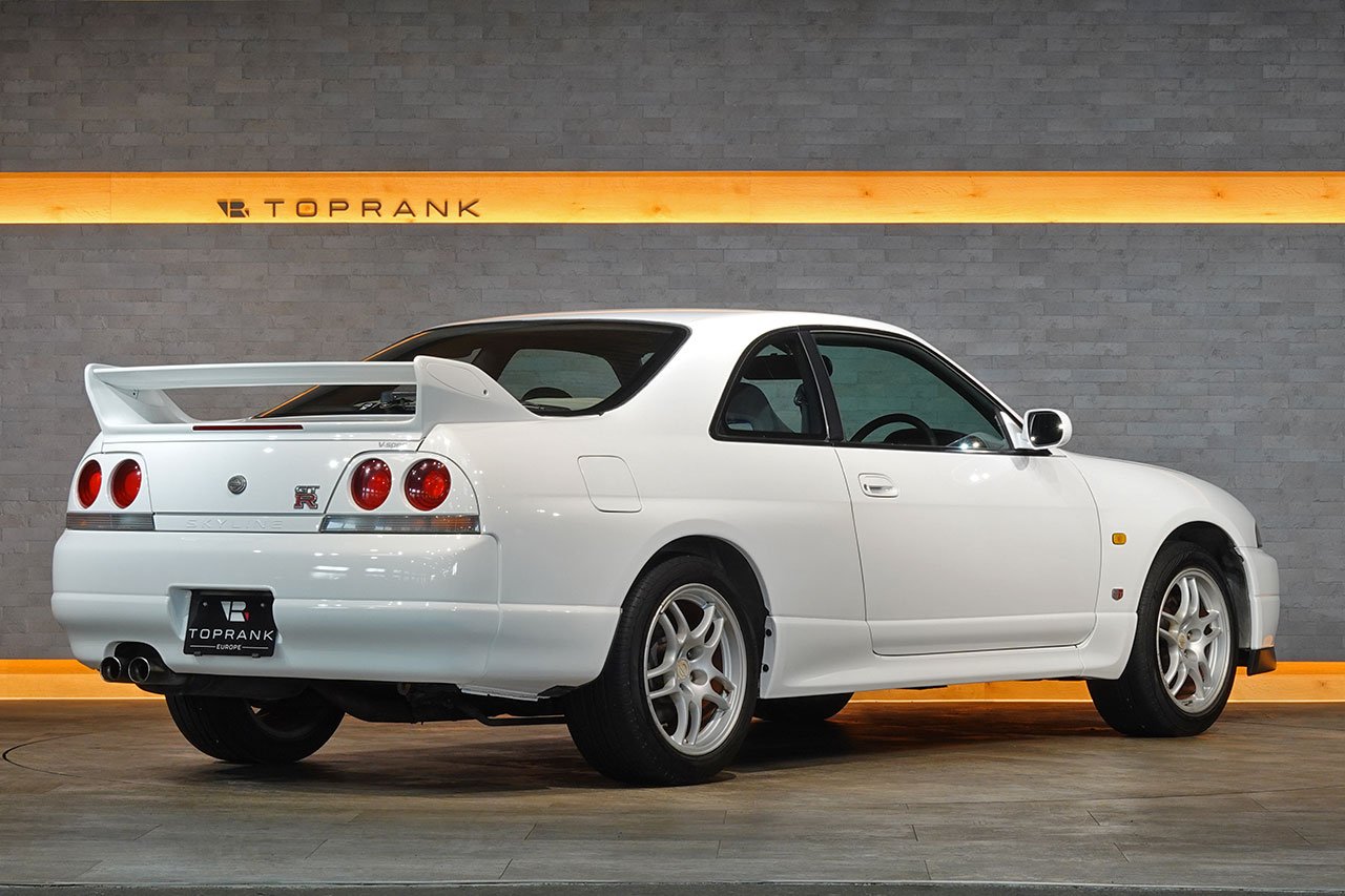 
1995 Nissan Skyline R33 GT-R Vspec full									
