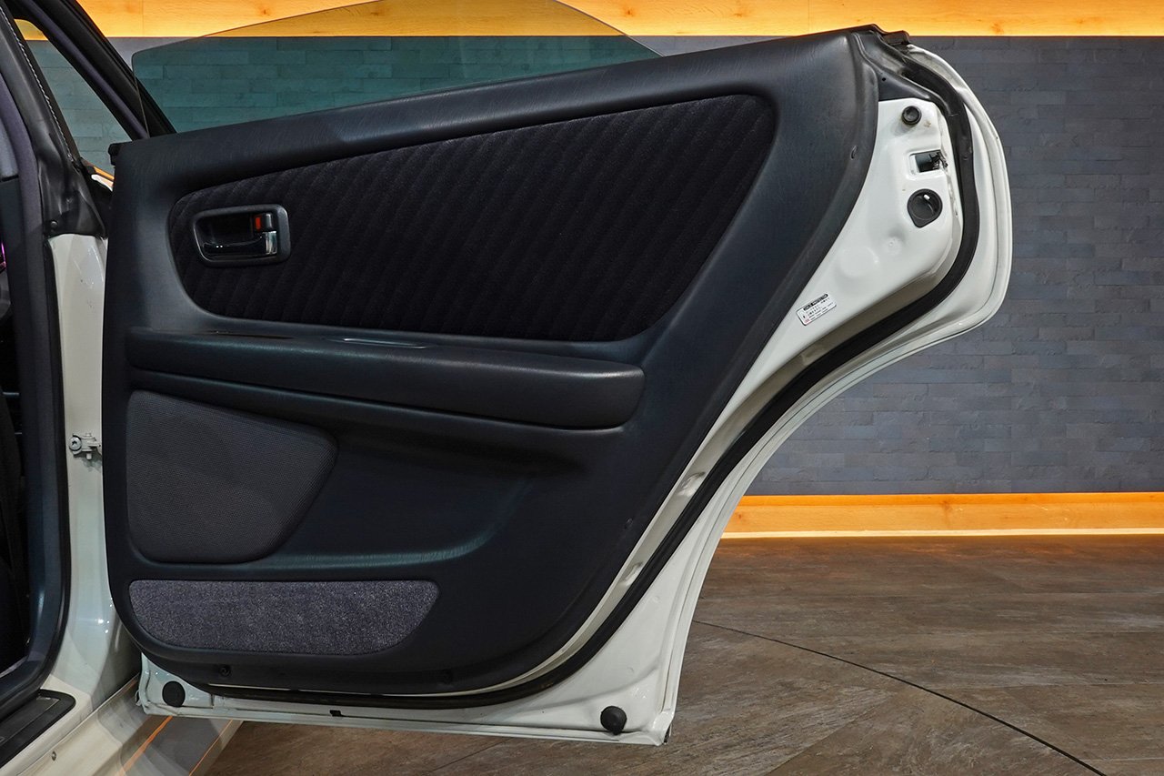 
1998 Toyota Chaser Tourer V JZX100 full									