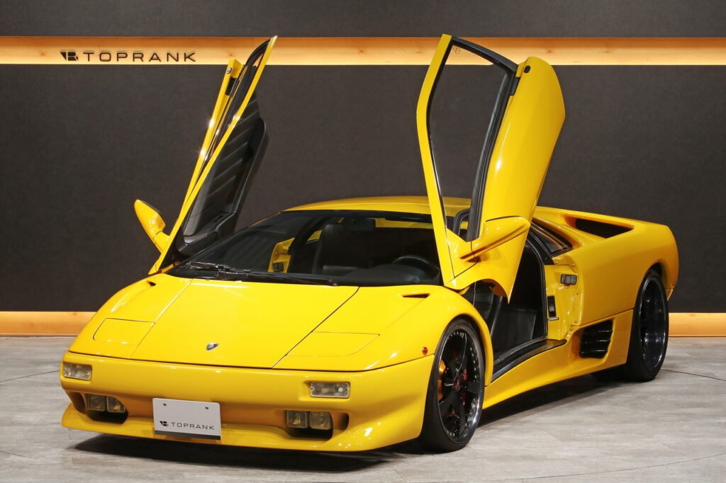 1995 Lamborghini Diablo VT – 5.7L V12 – 5-Speed Gated Manual – AWD – Superfly Yellow – 50,000 km – Japan