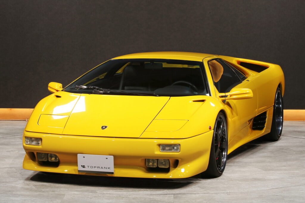 1995 Lamborghini Diablo VT – 5.7L V12 – 5-Speed Gated Manual – AWD – Superfly Yellow – 50,000 km – Japan