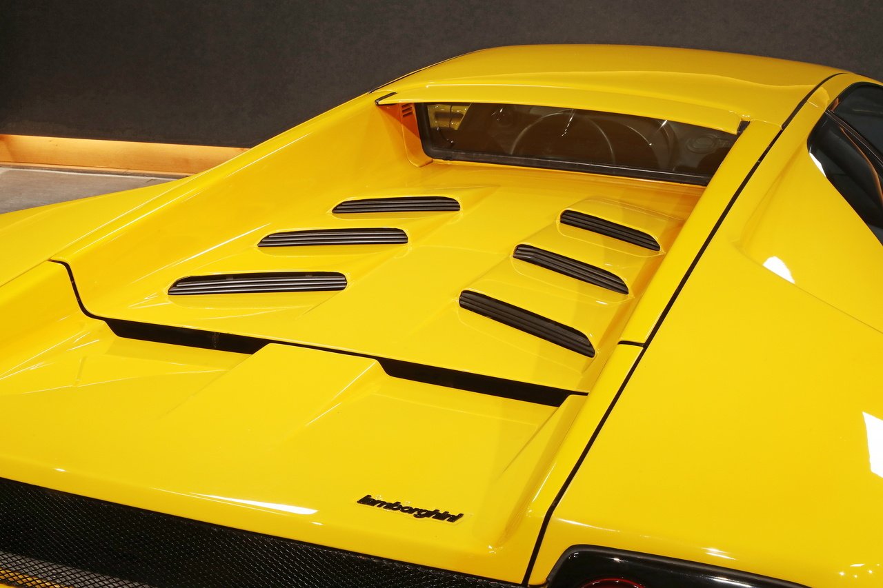 
1995 Lamborghini Diablo VT – 5.7L V12 – 5-Speed Gated Manual – AWD – Superfly Yellow – 50,000 km – Japan full									