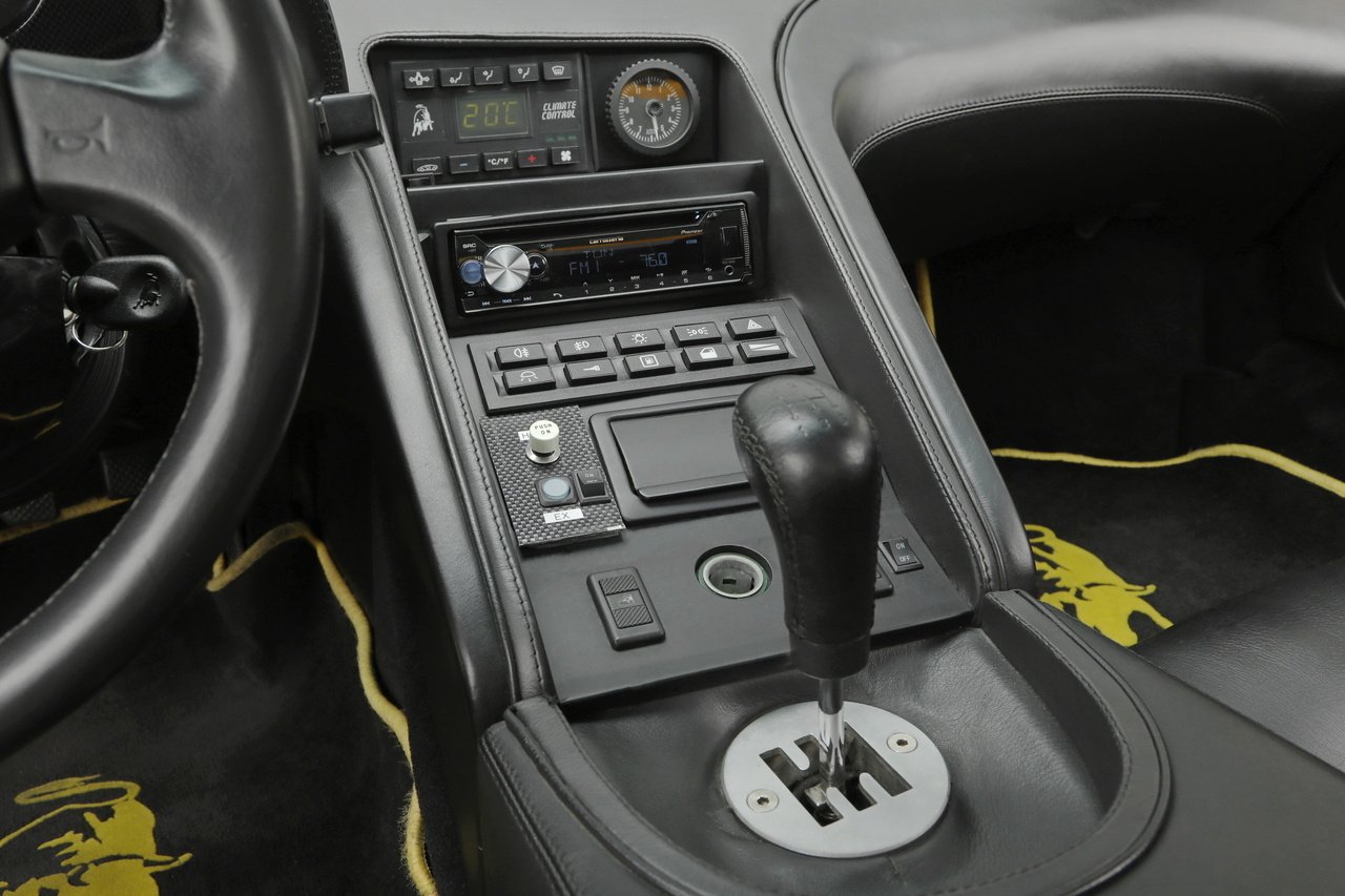 
1995 Lamborghini Diablo VT – 5.7L V12 – 5-Speed Gated Manual – AWD – Superfly Yellow – 50,000 km – Japan full									
