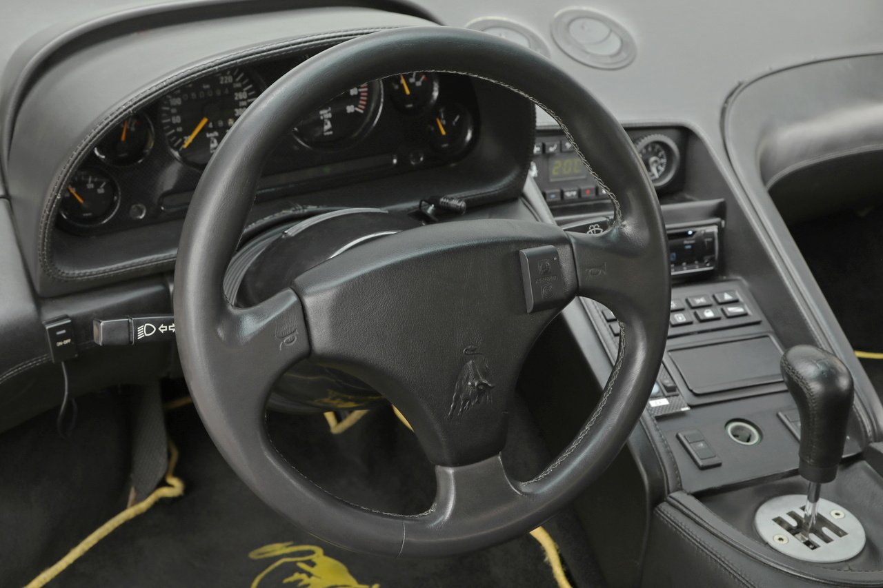 
1995 Lamborghini Diablo VT – 5.7L V12 – 5-Speed Gated Manual – AWD – Superfly Yellow – 50,000 km – Japan full									