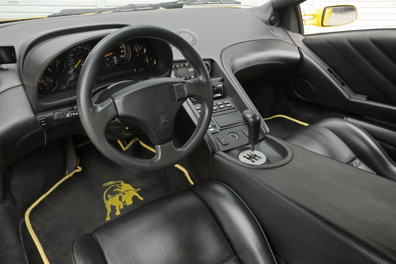
1995 Lamborghini Diablo VT – 5.7L V12 – 5-Speed Gated Manual – AWD – Superfly Yellow – 50,000 km – Japan full									