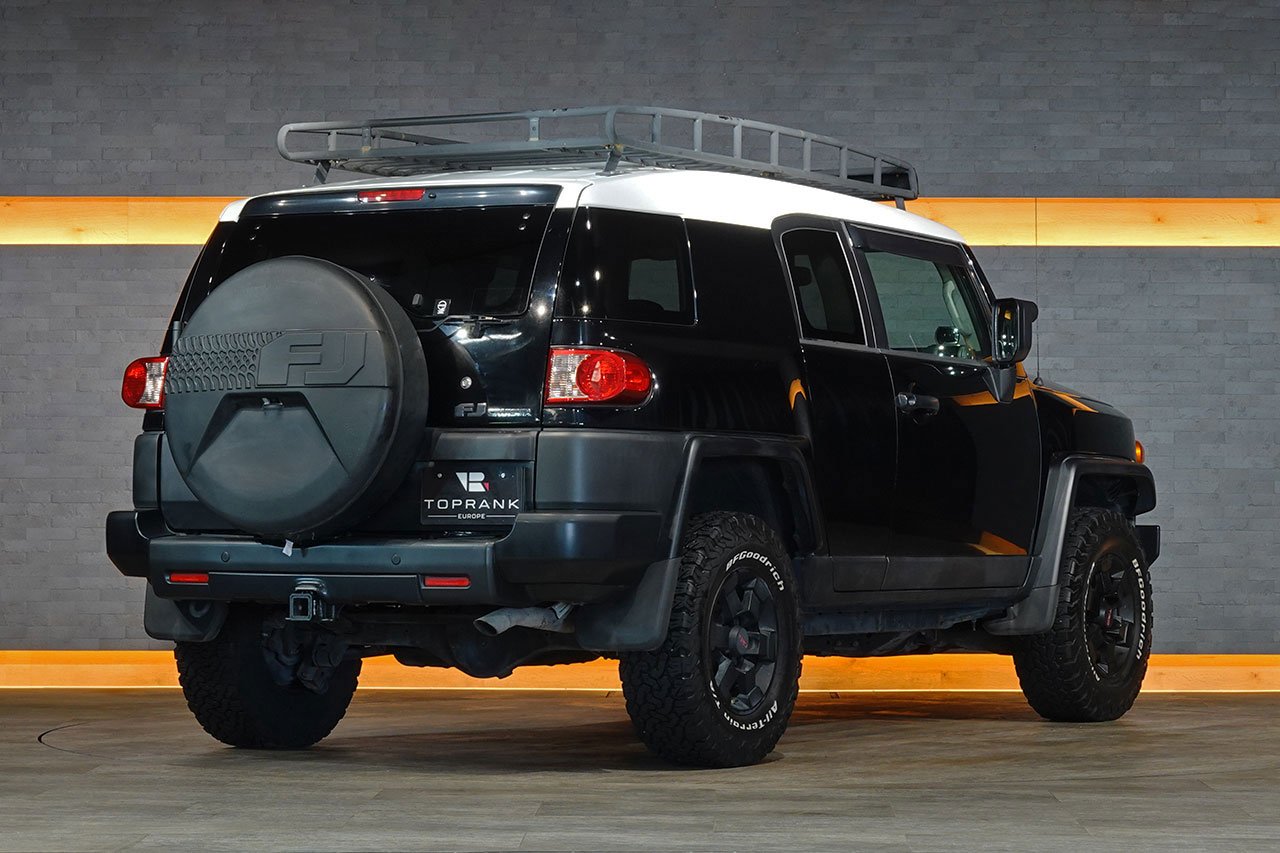 
2010 Toyota FJ Cruiser – 1GR-FE 4.0L V6 – 5-Speed Automatic – 4WD – Black / White Roof – 123,274 km – Arriving Colmar full									