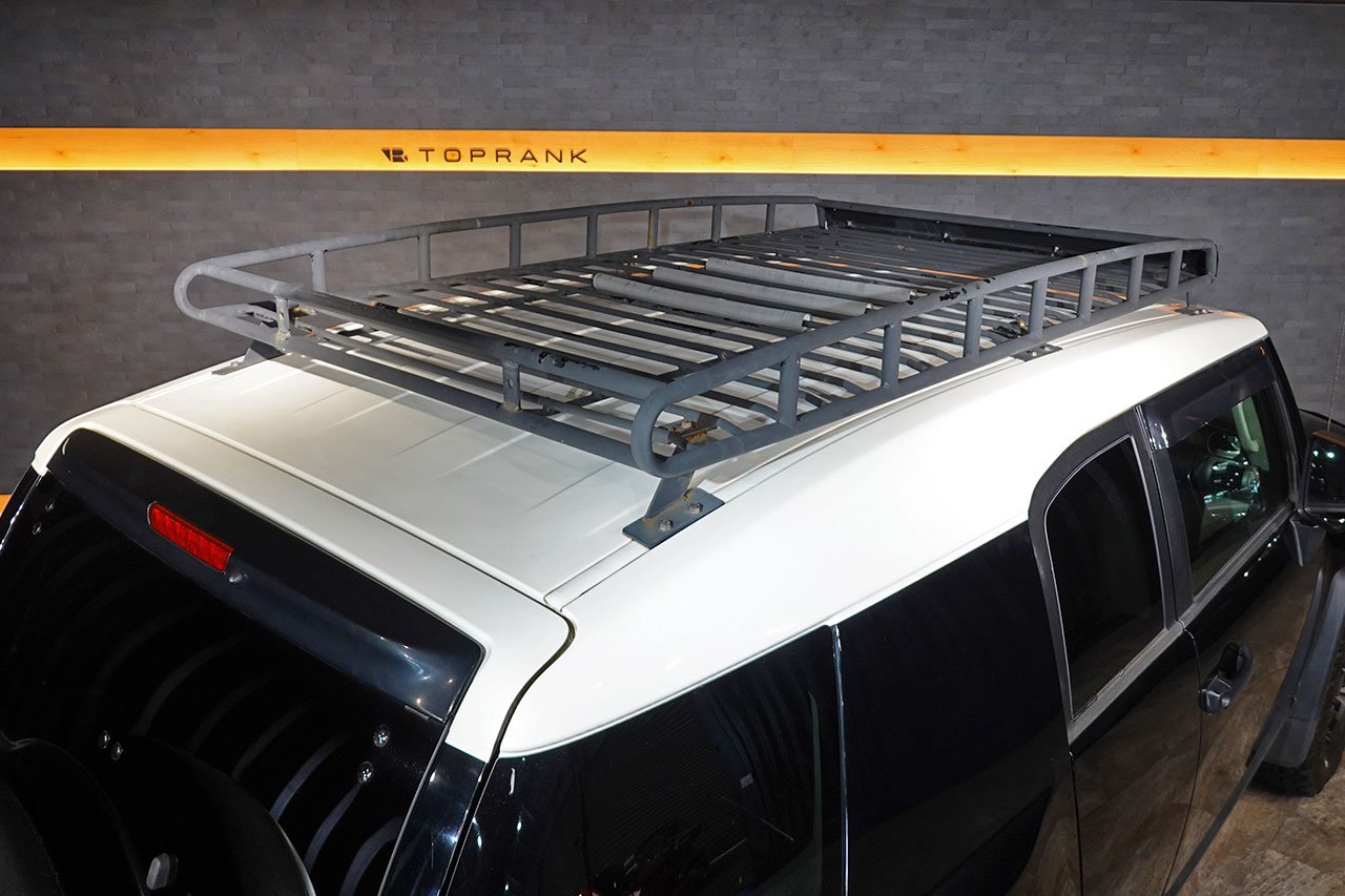 
2010 Toyota FJ Cruiser – 1GR-FE 4.0L V6 – 5-Speed Automatic – 4WD – Black / White Roof – 123,274 km – Arriving Colmar full									