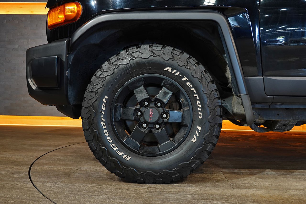
2010 Toyota FJ Cruiser – 1GR-FE 4.0L V6 – 5-Speed Automatic – 4WD – Black / White Roof – 123,274 km – Arriving Colmar full									